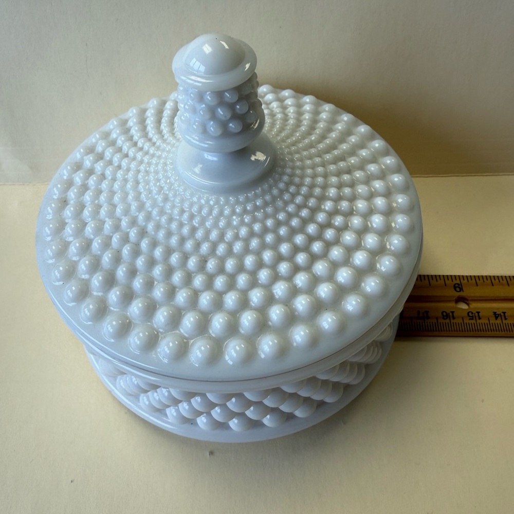 Vintage Westmoreland American Hobnail Milk Glass Puff Box Covered Candy Dish. - Picture 10 of 11